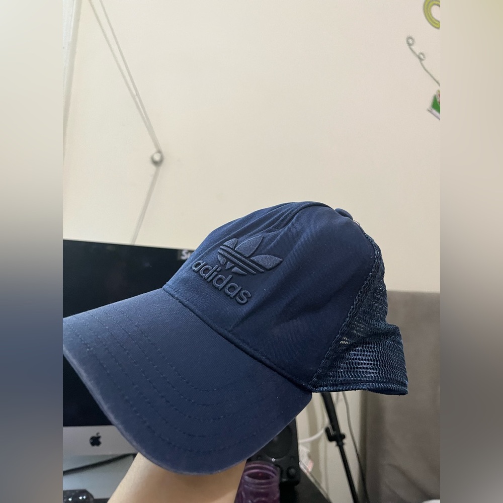 Adidas hat - Picture 2 of 2